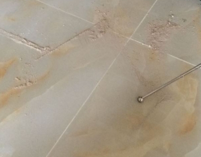 稻城瓷砖空鼓维修公司分享粘合剂选择不当在瓷砖铺贴过程中可能导致以下问题