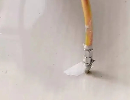 稻城瓷砖空鼓维修公司专业解答在瓷砖铺贴过程中，如果使用的砂料过粗（如全部使用了粗砂），可能会导致以下问题